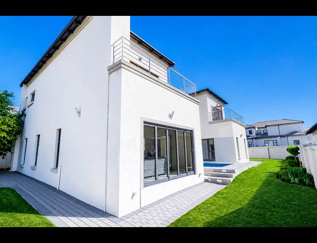 4 BEDROOM GOLF ESTATE FOR SALE IN BLUE VALLEY GOLF ESTATE